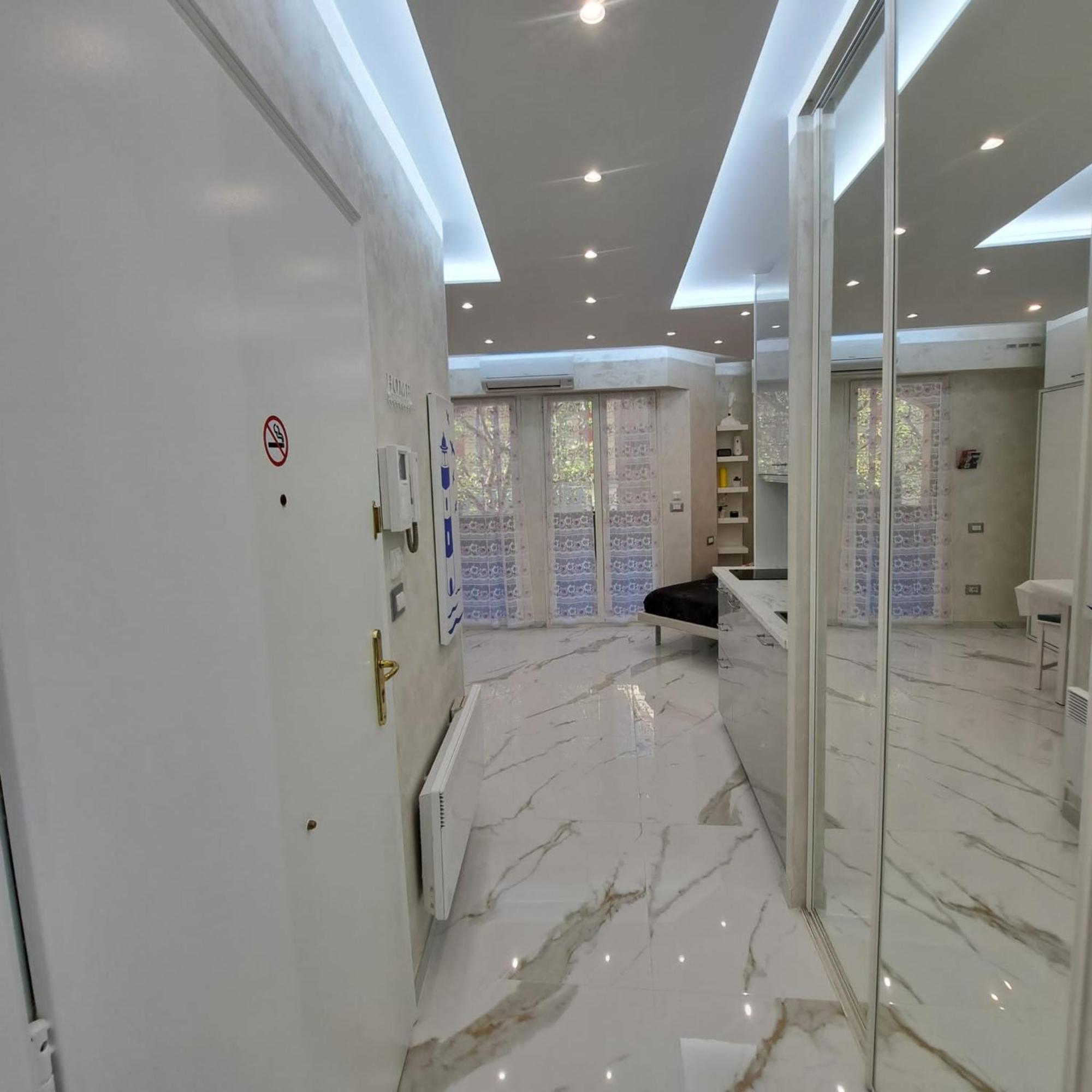Sharon Apartment In Victoria Beach Mentone Esterno foto